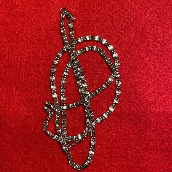 Silvertone Long Chain Easy Open and Close - Picture 14 of 16